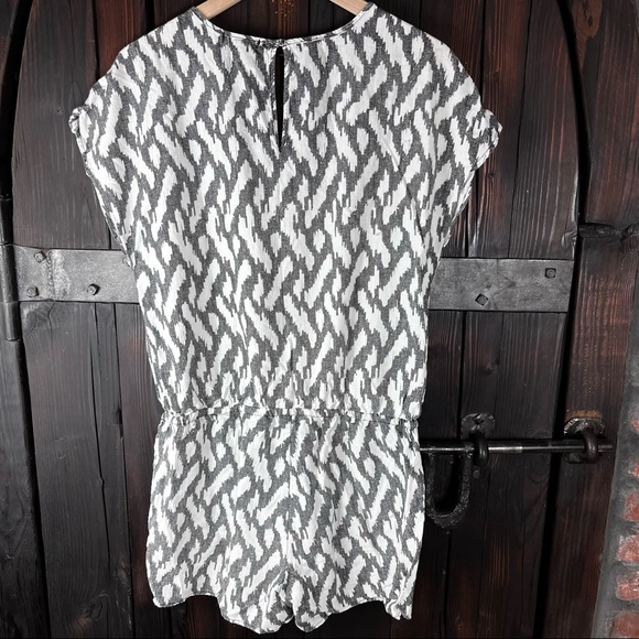 J. Crew romper IKAT black&white pockets S - Picture 3 of 5